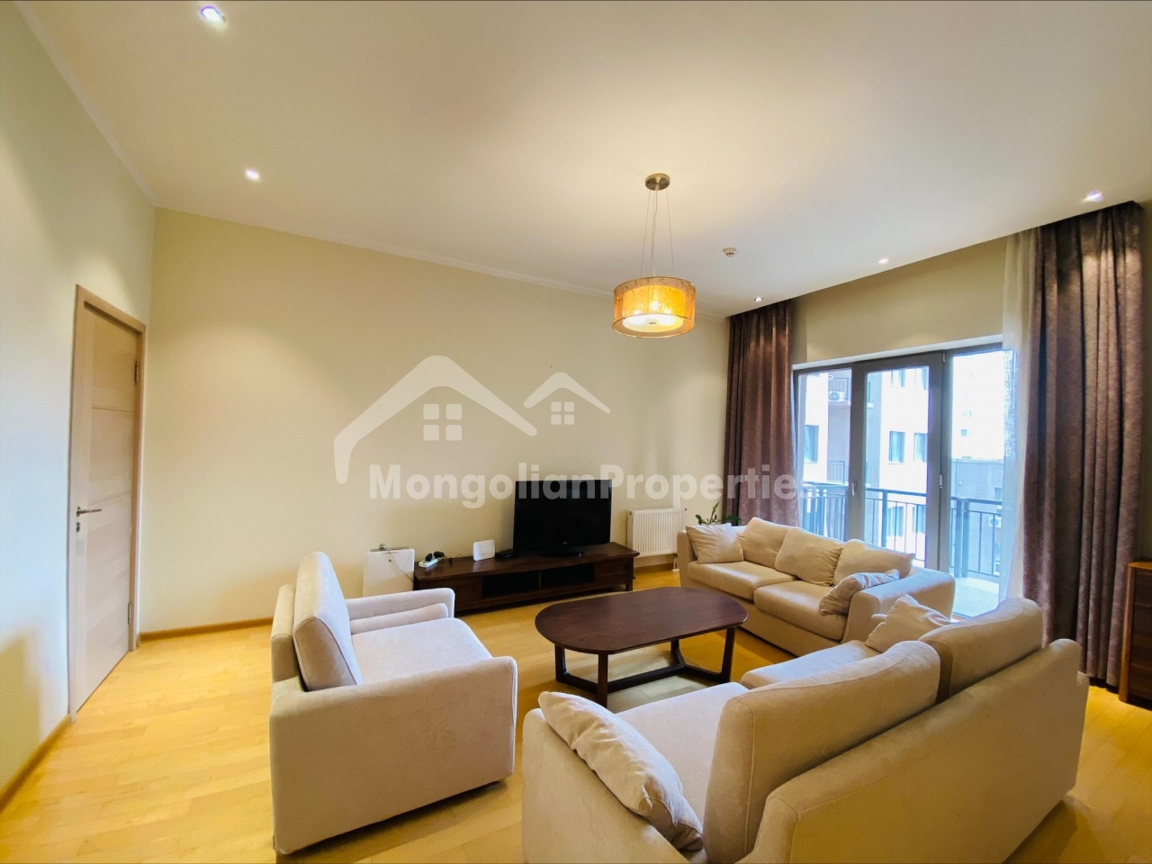 Spacious and Clean 3 bedrooms apartment is for rent at the Regency Residence 