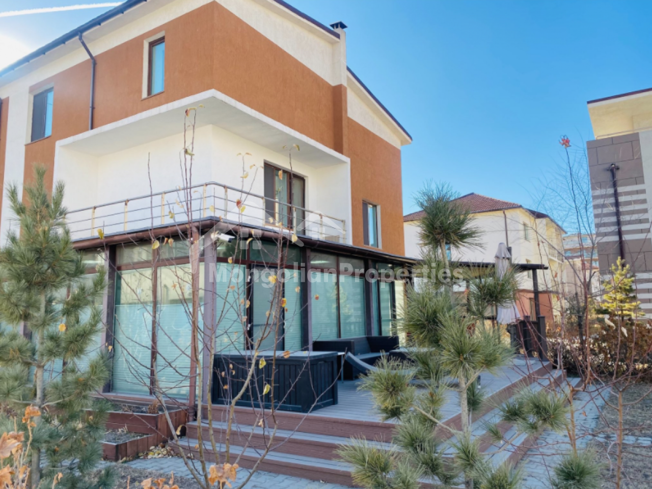 Beautiful house is for rent in Erdeniin Tugul complex 